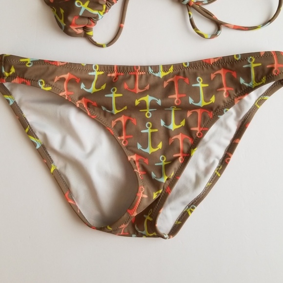 Victoria's Secret bikini - Picture 4 of 4